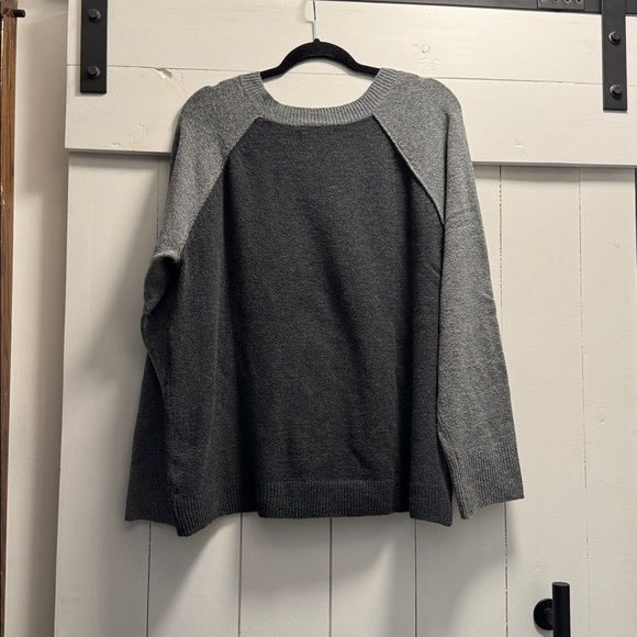Sonoma Women’s Two-Tone Gray Crewneck Baseball Color block Sweater XL - Picture 6 of 6